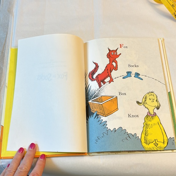 🎉2/15.00🎉 Fox in Socks , Dr Seuss , rare find, cover top shown, pages clean - Picture 11 of 14
